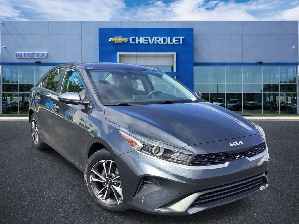 2024 Kia Forte LXS AT's photo