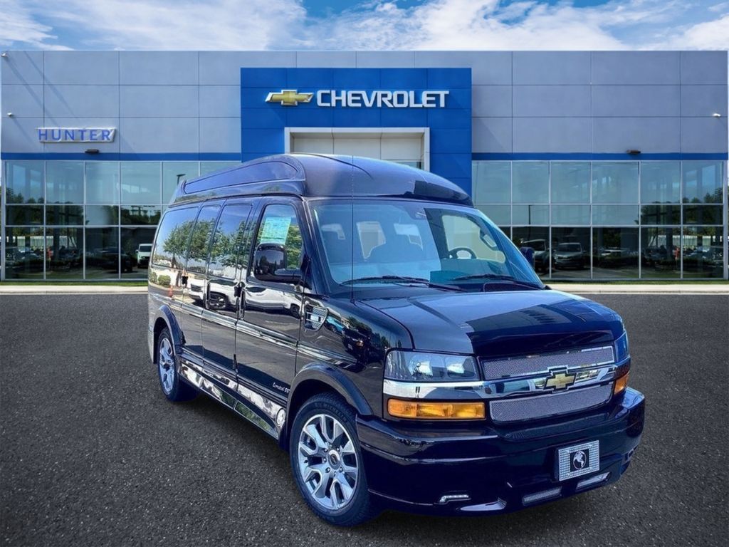 2025 Chevrolet Express 2500 Work Van HD's photo