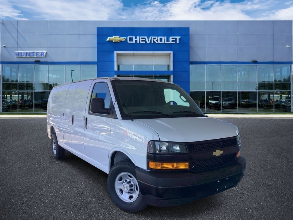 2026 Chevrolet Express 2500 Extended Work Van HD's photo