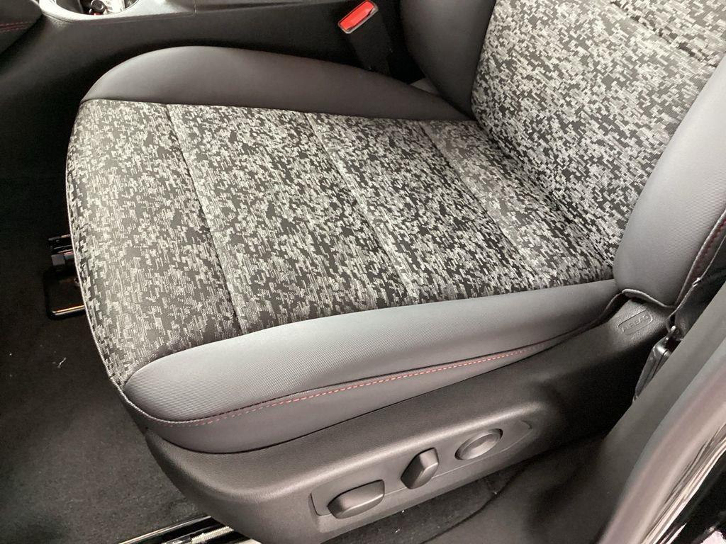 2025 Chevrolet Colorado Z71 - Photo 12