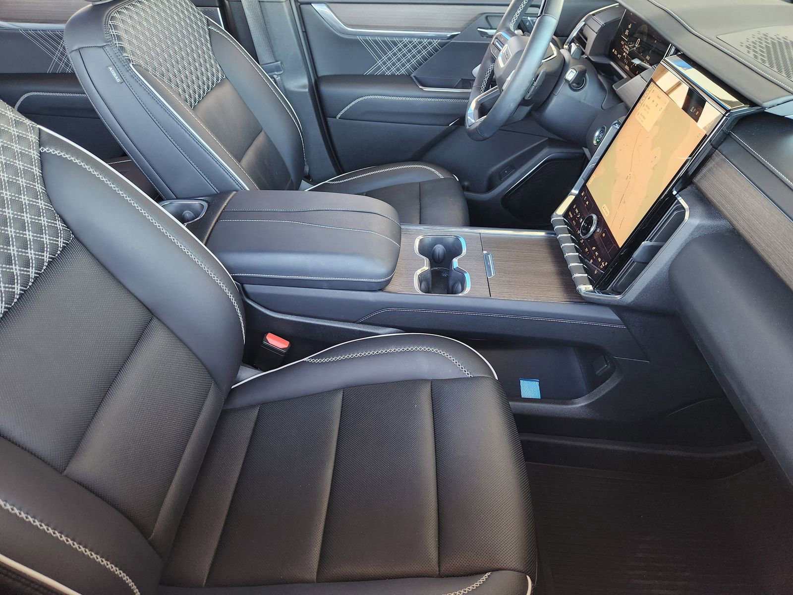 2024 GMC Acadia Denali - Photo 10