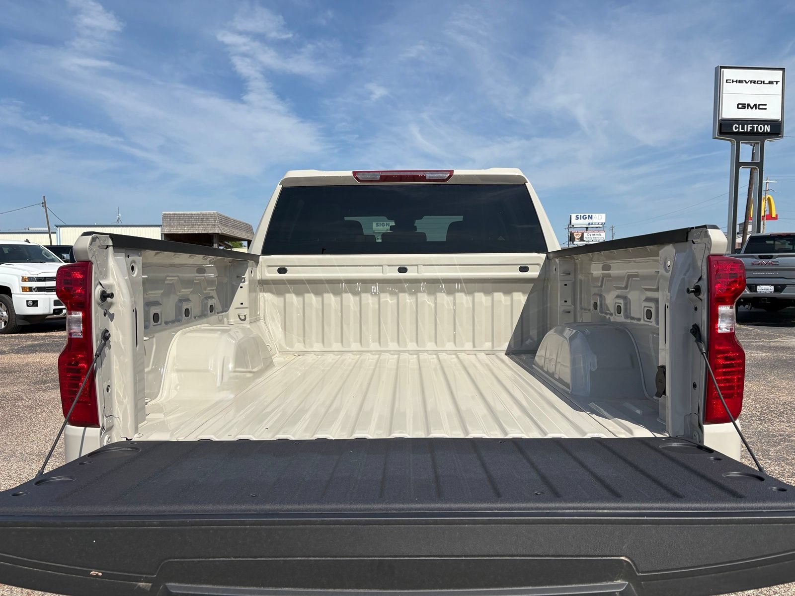 2026 Chevrolet Silverado 1500 Custom - Photo 9