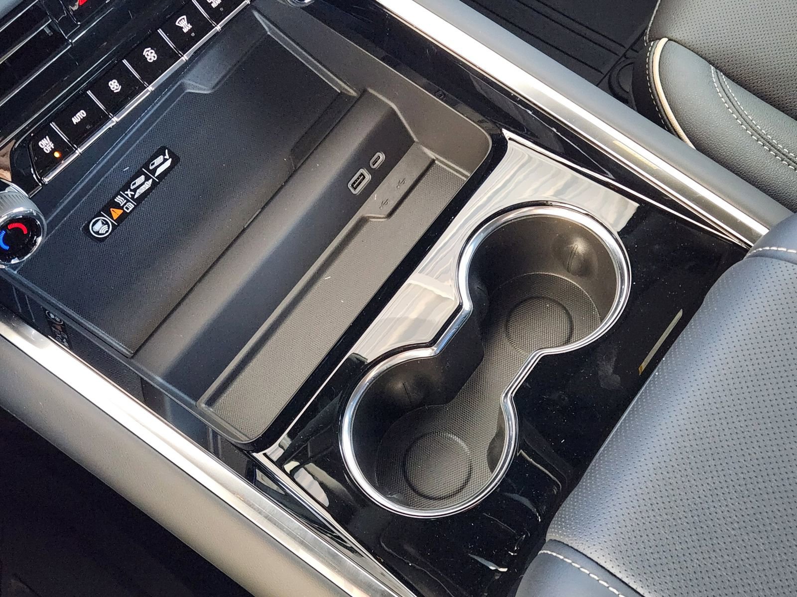 2026 Chevrolet Suburban Premier - Photo 15