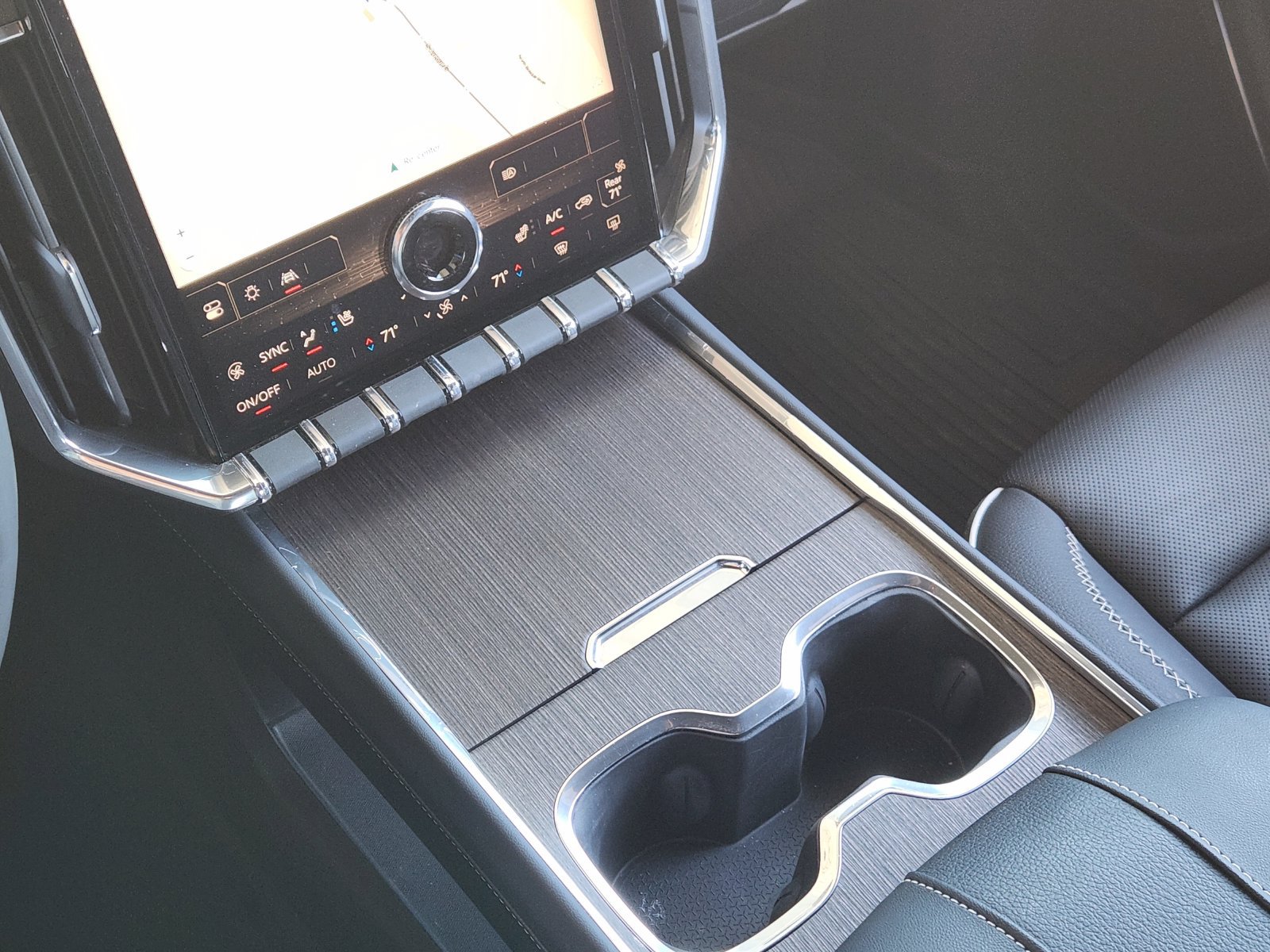 2024 GMC Acadia Denali - Photo 15