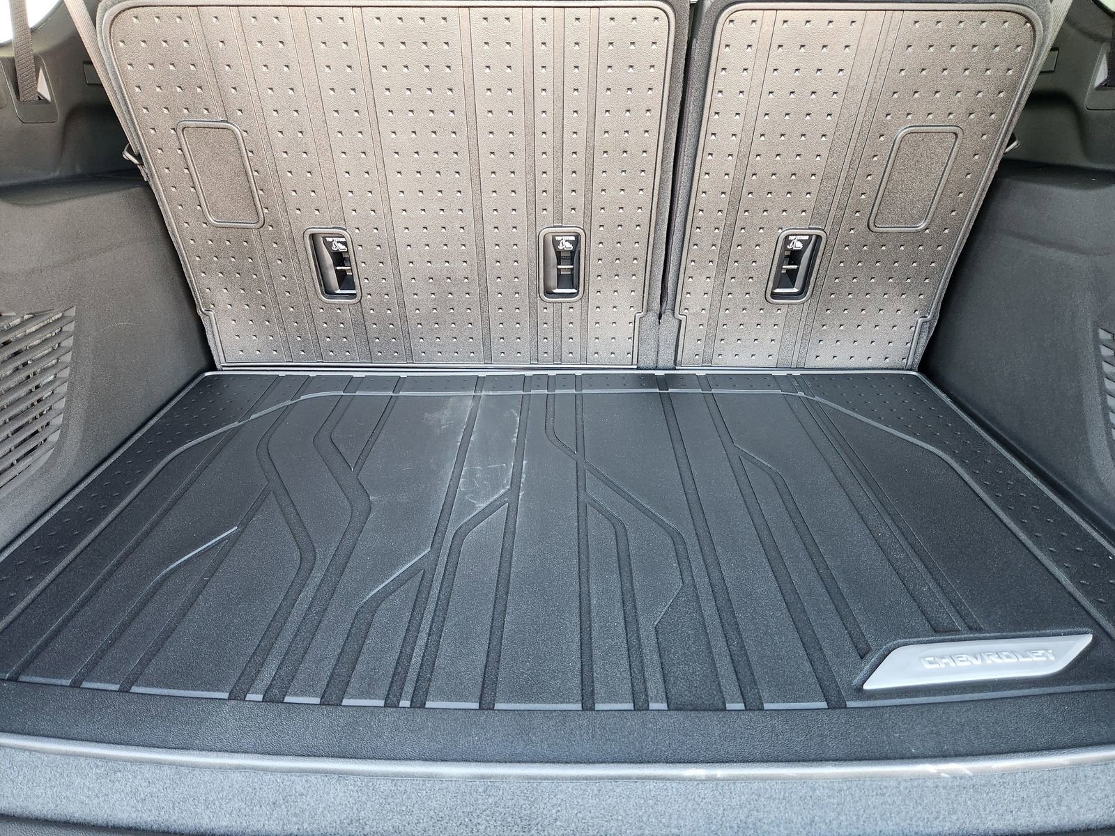 2026 Chevrolet Suburban Premier - Photo 23