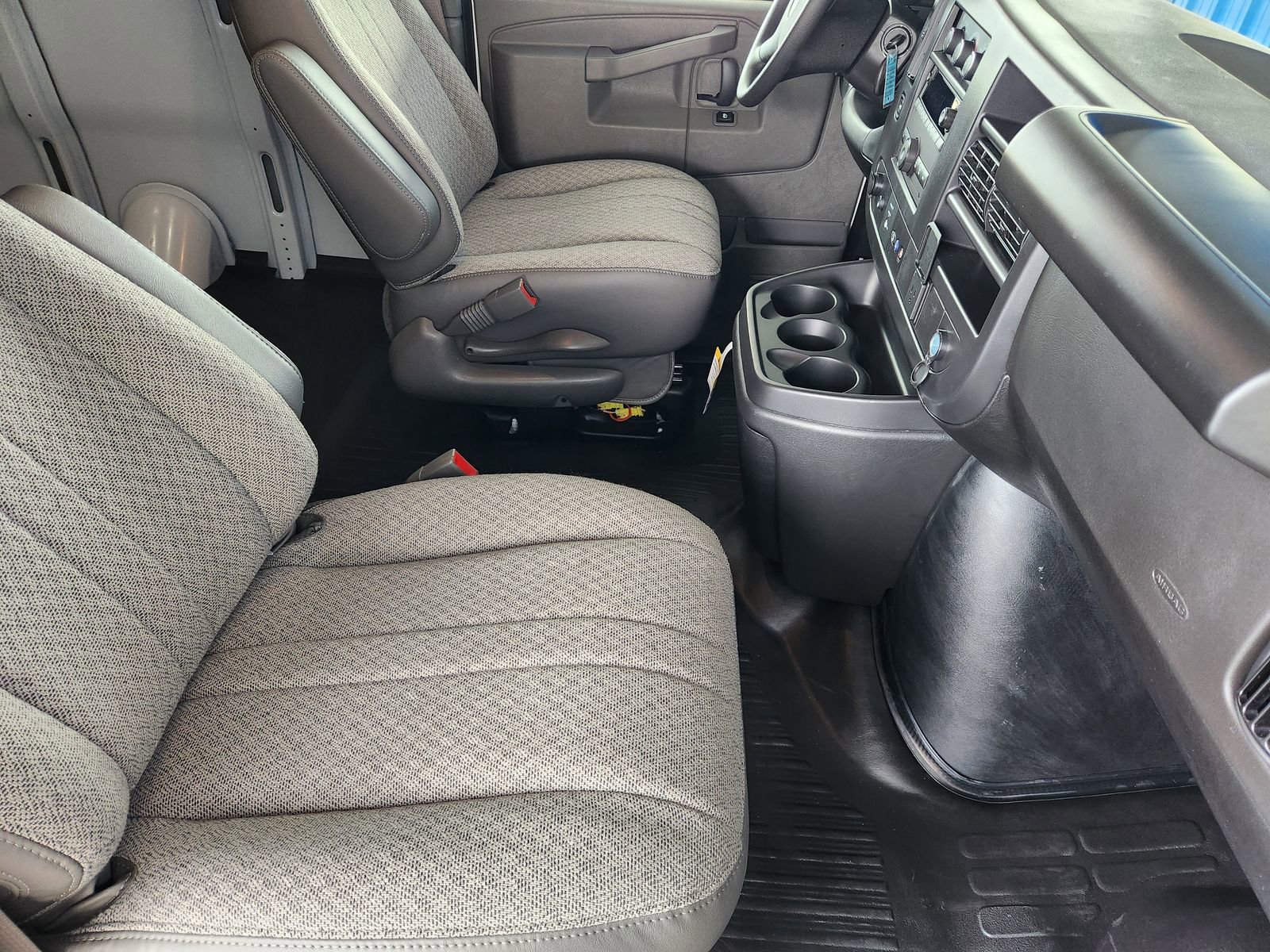 2025 Chevrolet Express Cargo Work Van - Photo 10