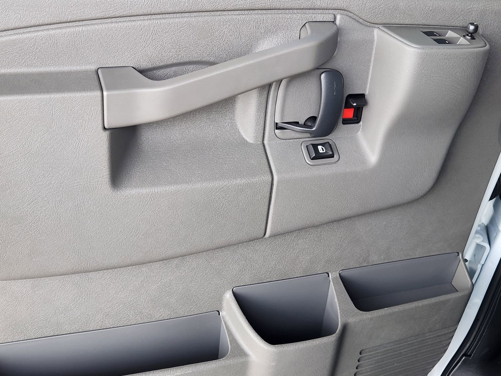 2025 Chevrolet Express Cargo Work Van - Photo 18