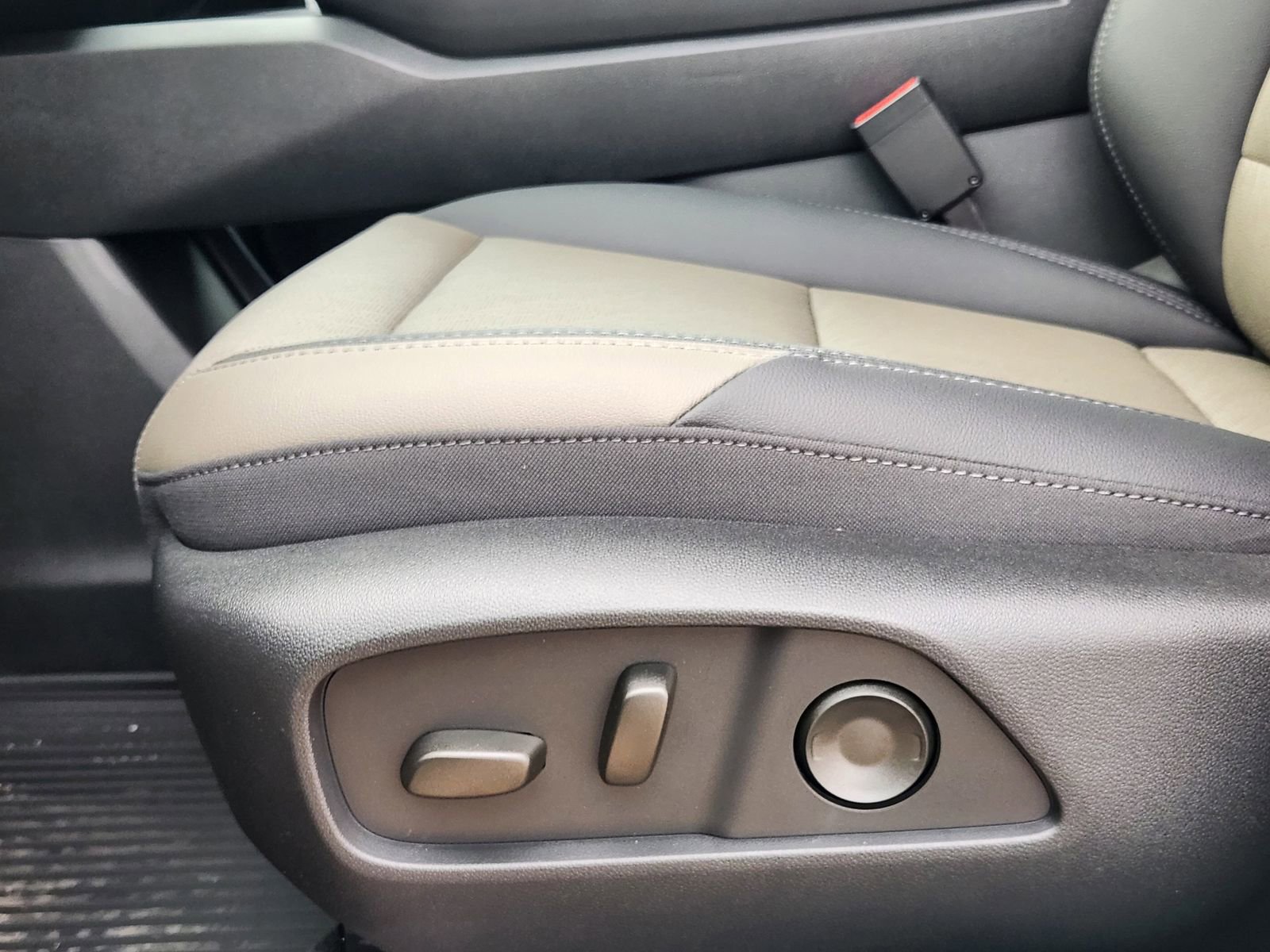 2026 Chevrolet Equinox LT - Photo 18