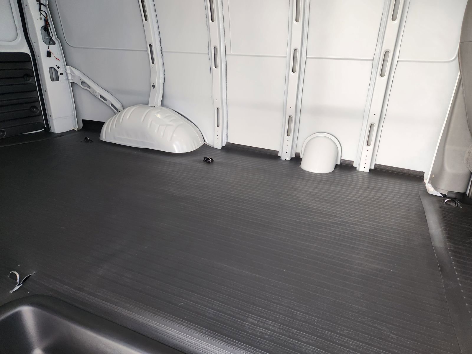 2025 Chevrolet Express Cargo Work Van - Photo 21