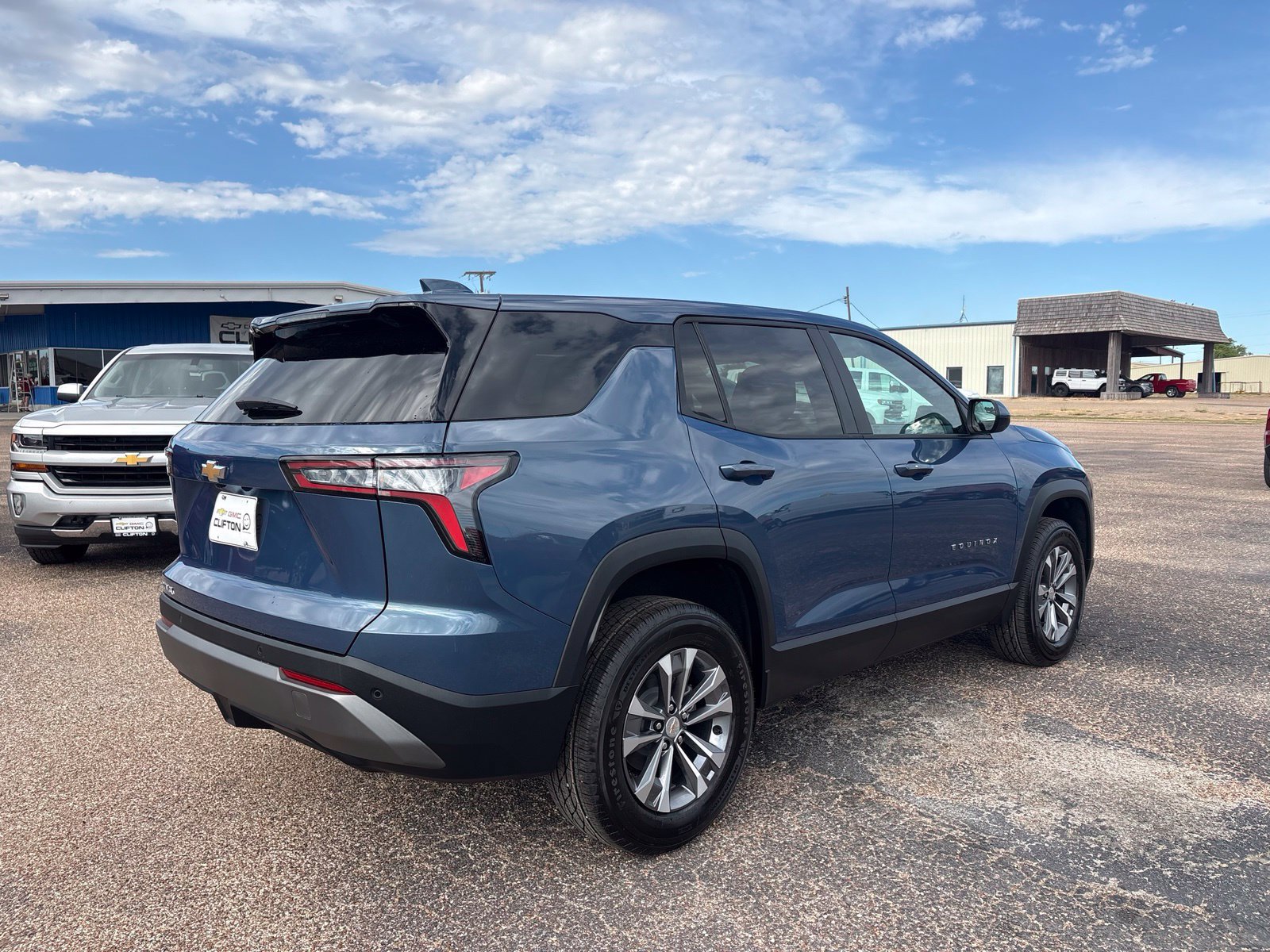 2027 Chevrolet Equinox LT - Photo 6