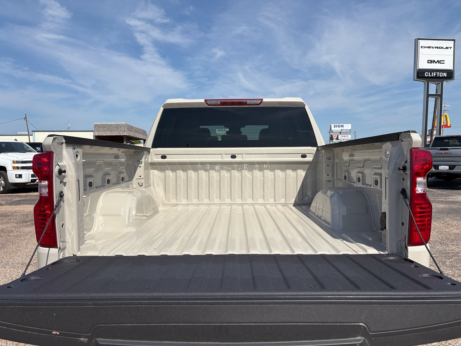 2026 Chevrolet Silverado 1500 Custom - Photo 9