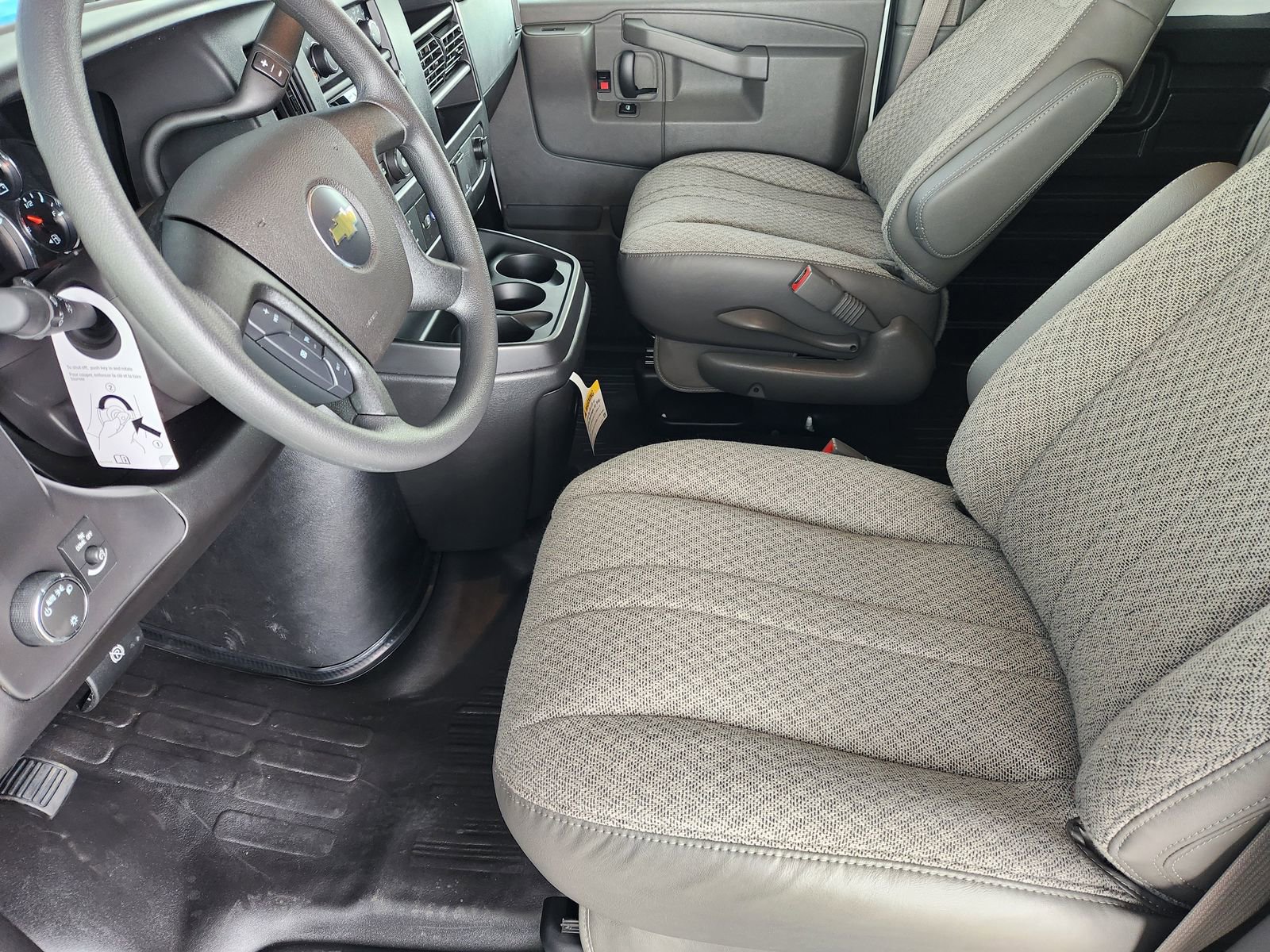 2025 Chevrolet Express Cargo Work Van - Photo 9