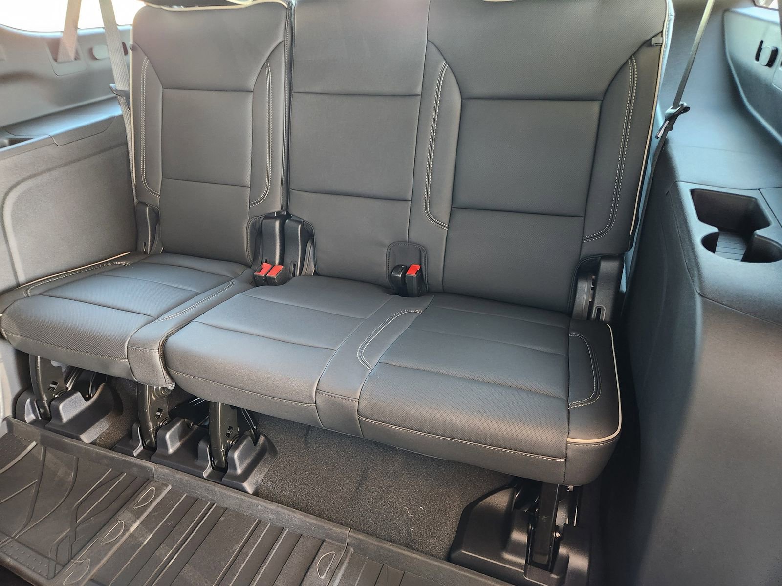 2026 Chevrolet Suburban Premier - Photo 22