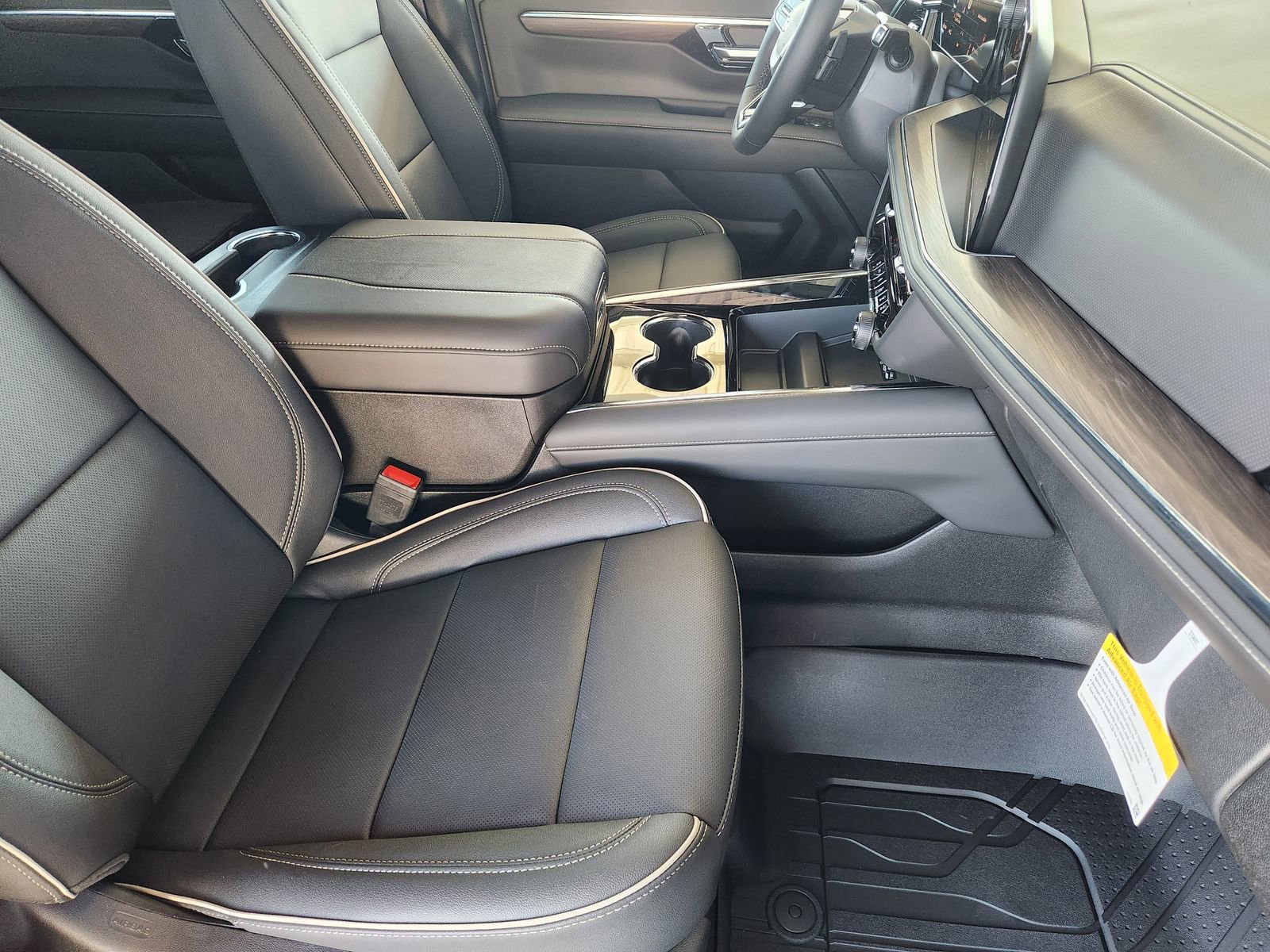 2026 Chevrolet Suburban Premier - Photo 10