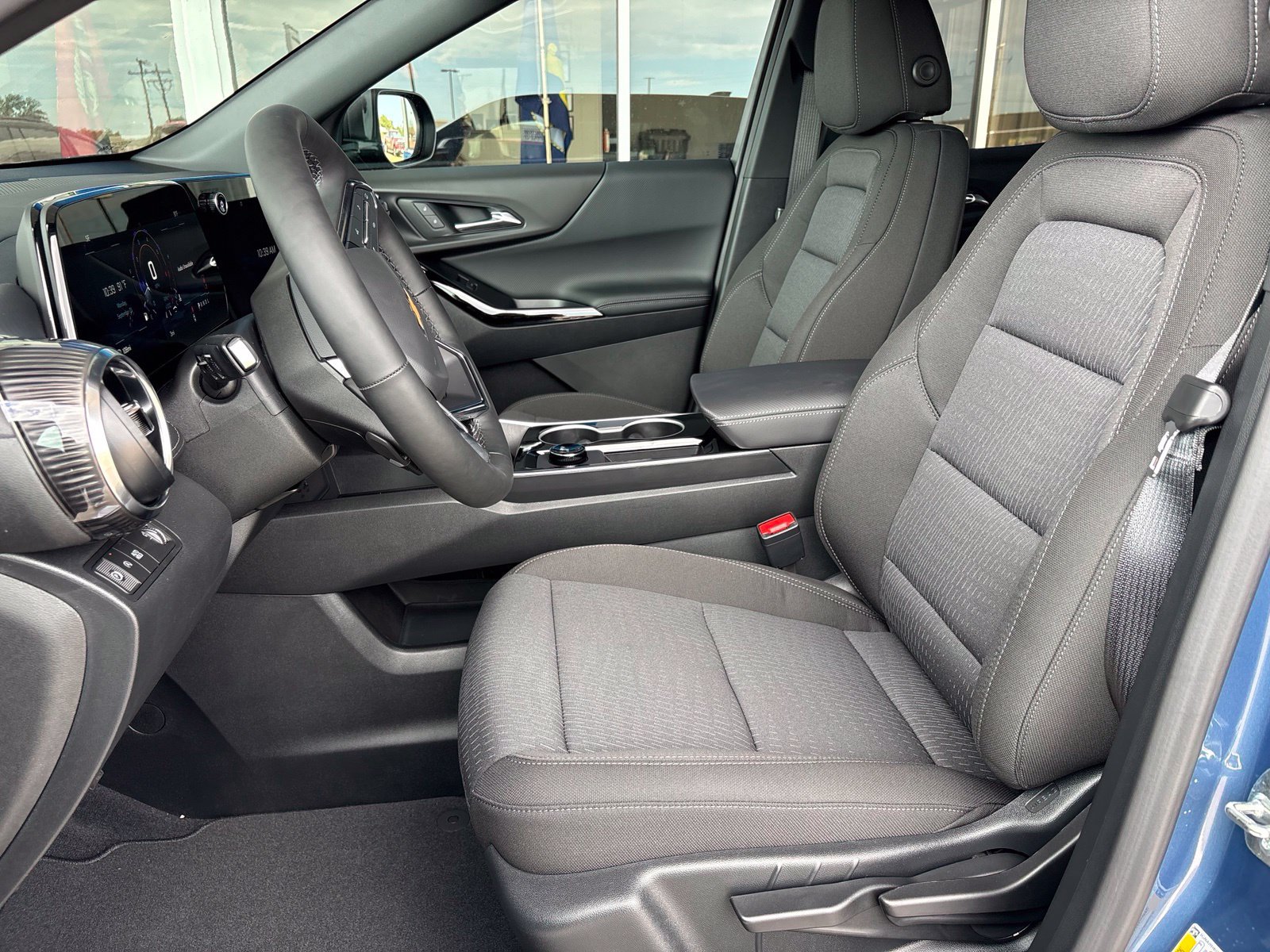 2027 Chevrolet Equinox LT - Photo 8