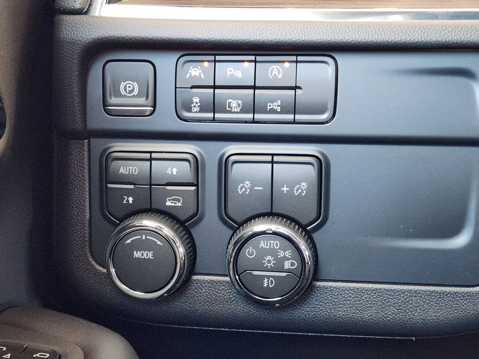 2026 Chevrolet Suburban Premier - Photo 17