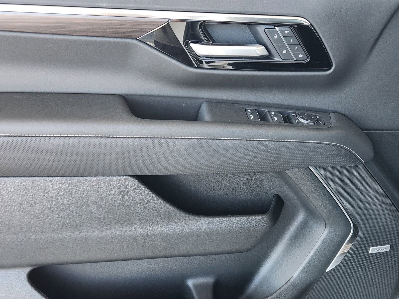 2026 Chevrolet Suburban Premier - Photo 18