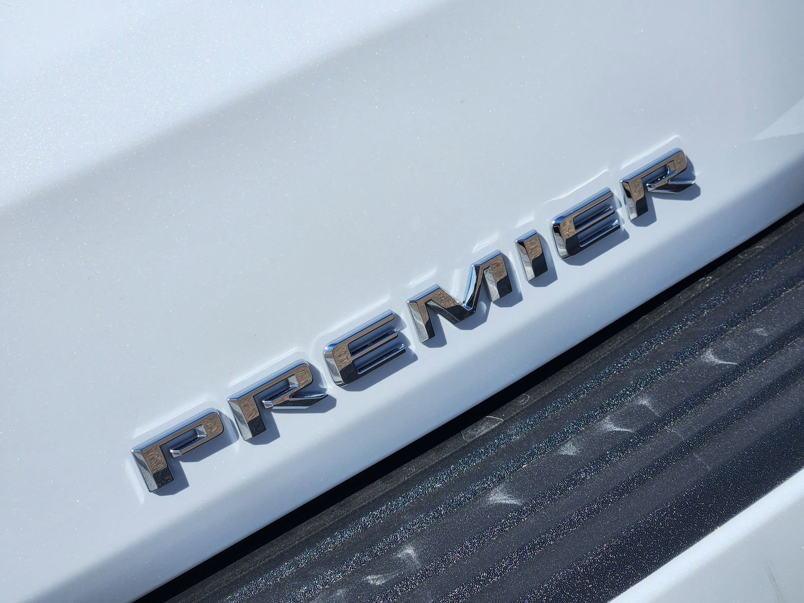 2026 Chevrolet Suburban Premier - Photo 8