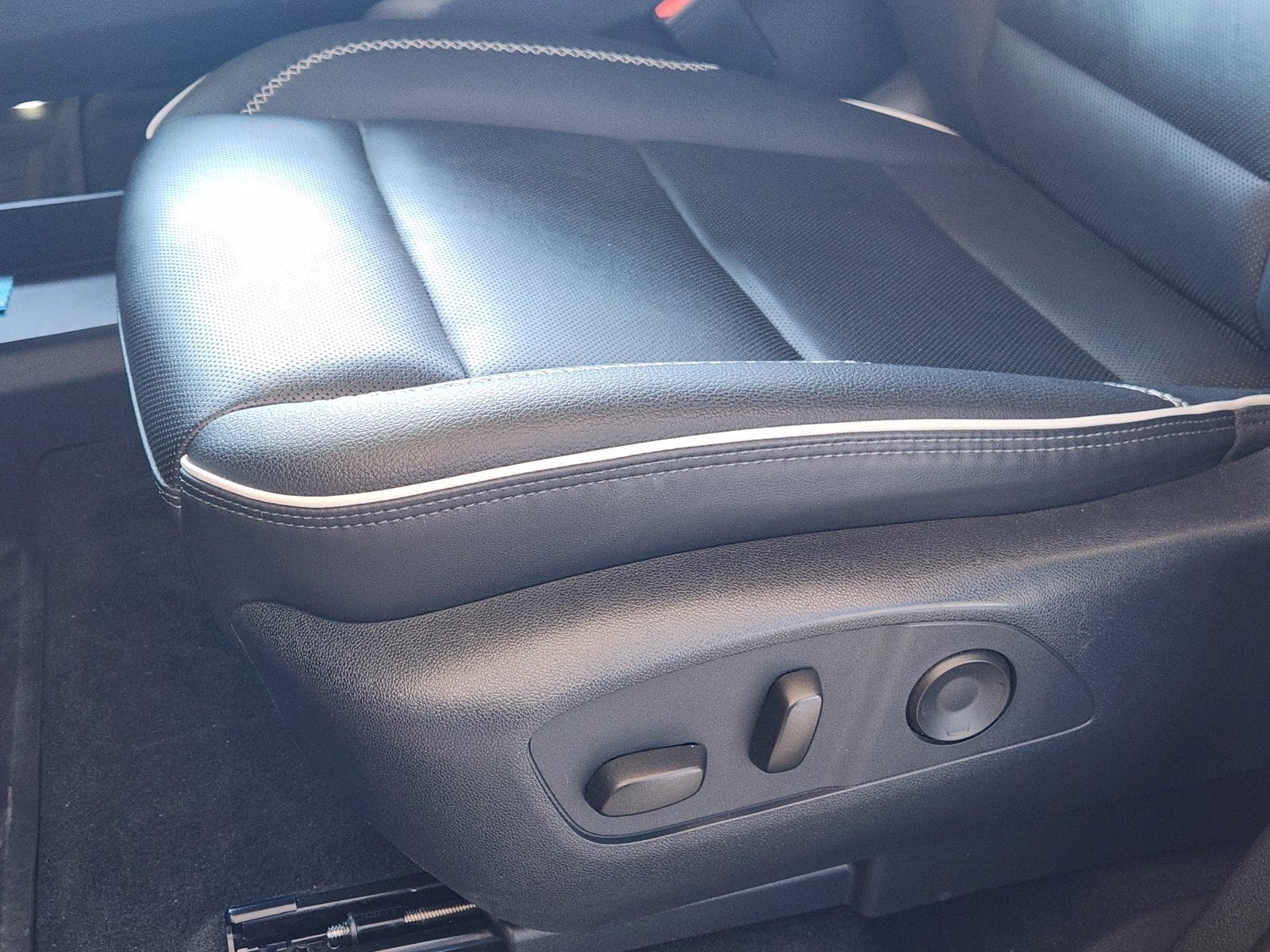 2024 GMC Acadia Denali - Photo 17