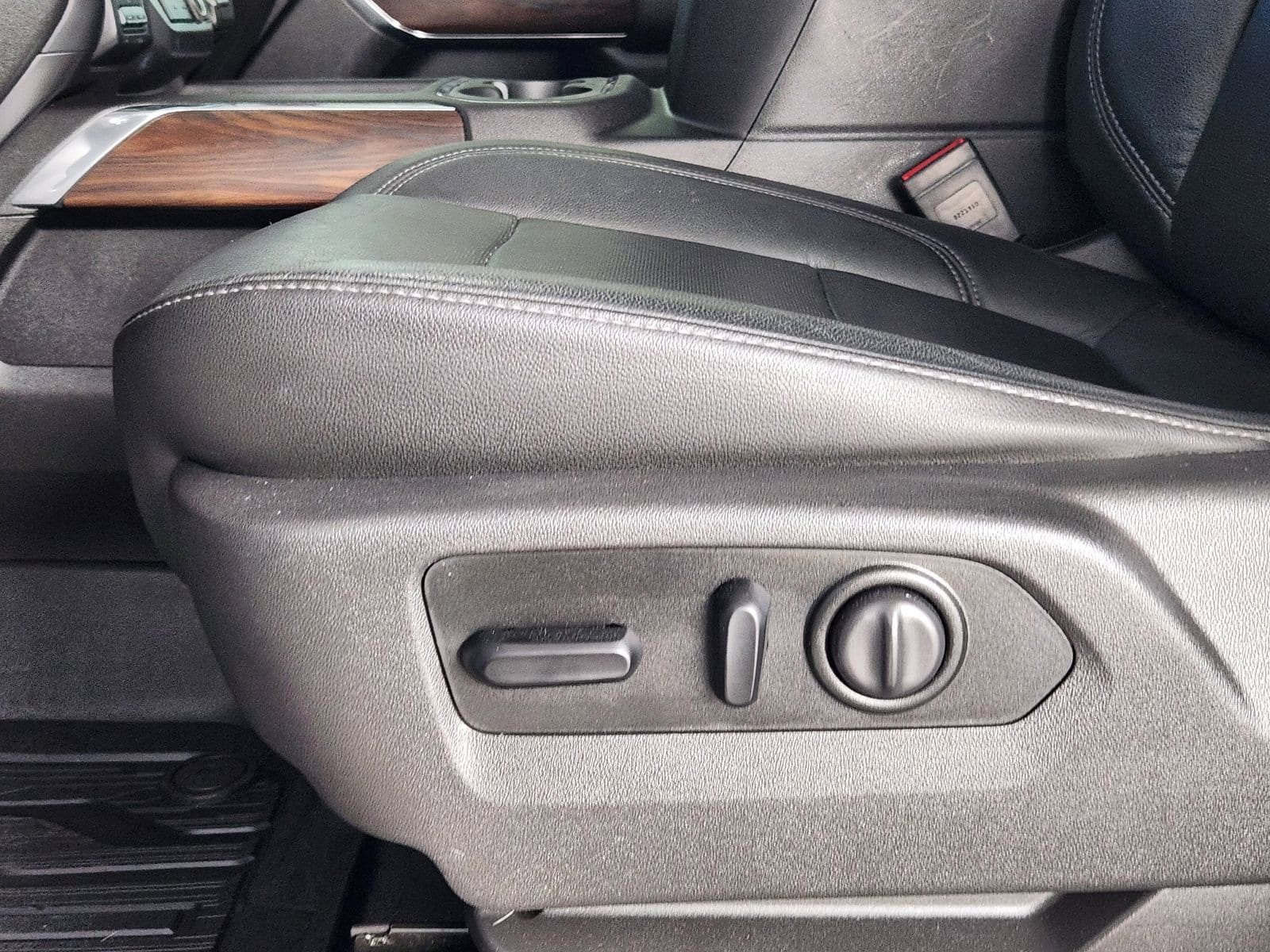 2019 GMC Sierra 1500 SLT - Photo 19