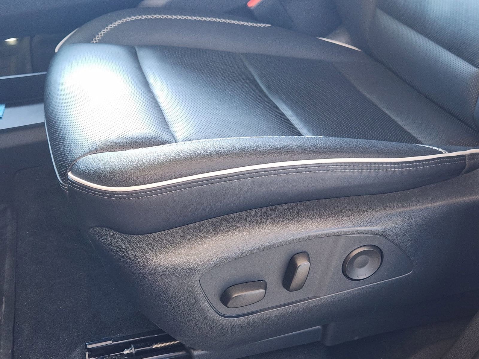 2024 GMC Acadia Denali - Photo 17