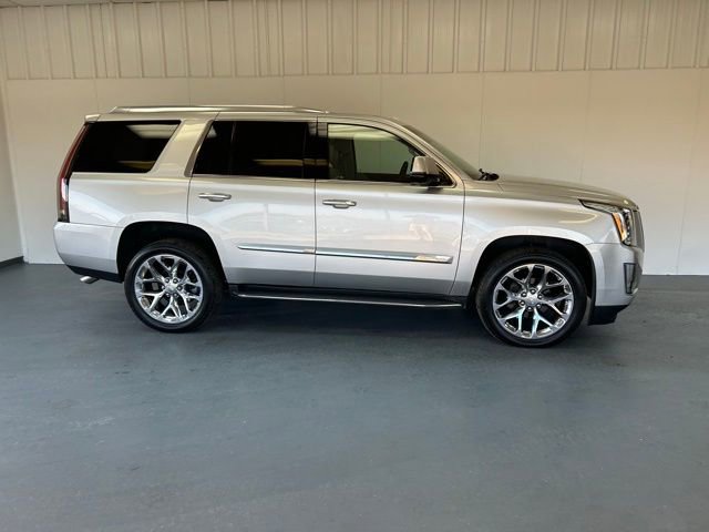 2016 Cadillac Escalade Luxury photo 2