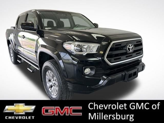 2017 Toyota Tacoma SR5 Double Cab 4x4 V6 Auto Short Bed's photo