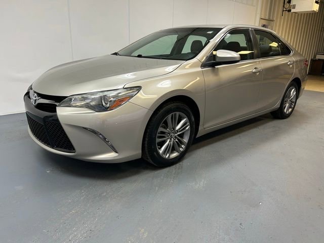 2016 Toyota Camry XLE photo 4