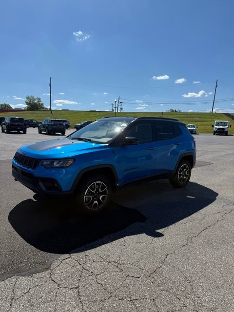 2025 Jeep Compass Trailhawk photo 3