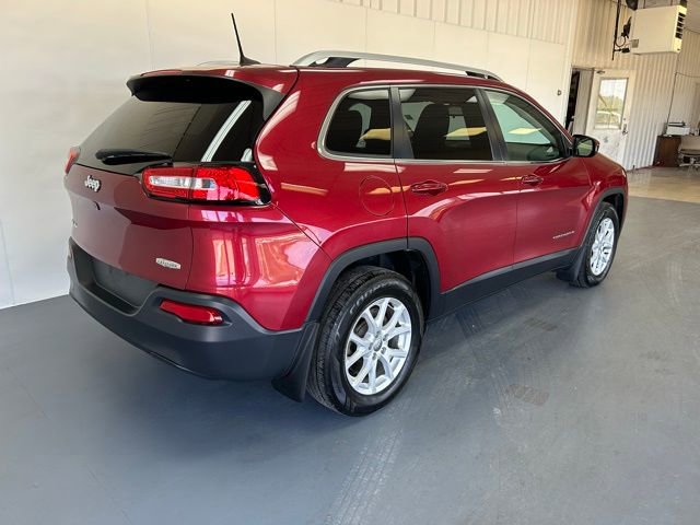 2016 Jeep Cherokee Latitude photo 2