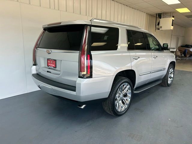 2016 Cadillac Escalade Luxury photo 3