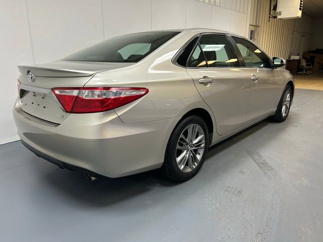2016 Toyota Camry XLE photo 3