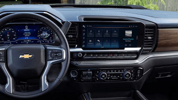 More%20Screen%2C%20More%20Control-%20Tech%20Upgrades%20in%20the%202025%20Silverado%20post.png