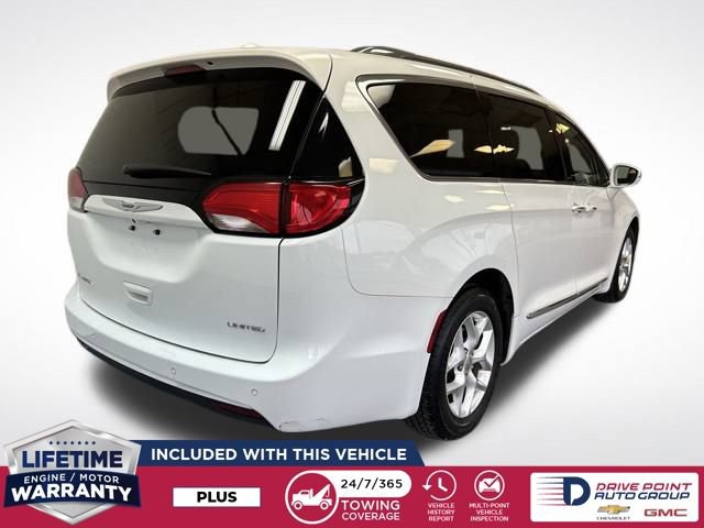 2020 Chrysler Pacifica Limited photo 3