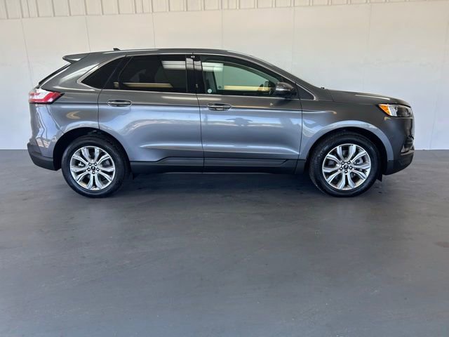 2024 Ford Edge Titanium photo 2