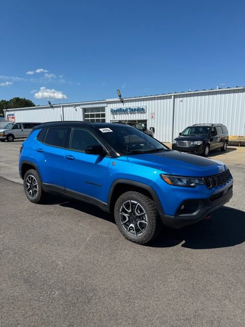 2025 Jeep Compass Trailhawk photo 2