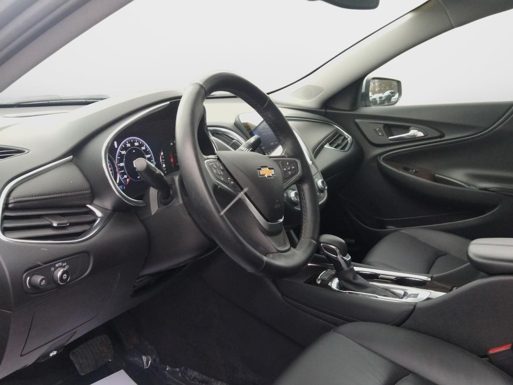 2023 Chevrolet Malibu 2LT photo 3