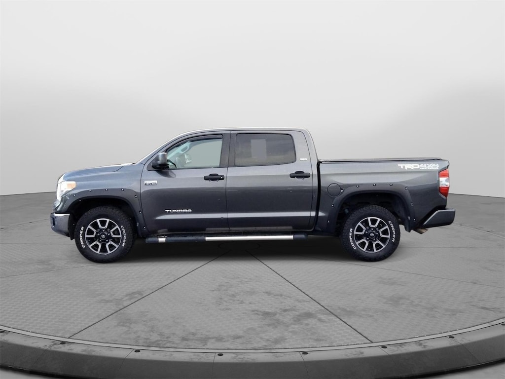 2016 Toyota Tundra SR5 photo 2