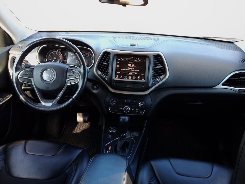 2019 Jeep Cherokee Latitude photo 3