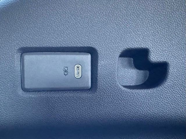 2026 Chevrolet Suburban Premier - Photo 21