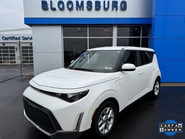 2023 Kia Soul LX's photo