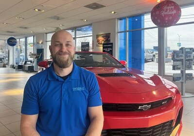 Staff member Everett from ID_62295598d6e6