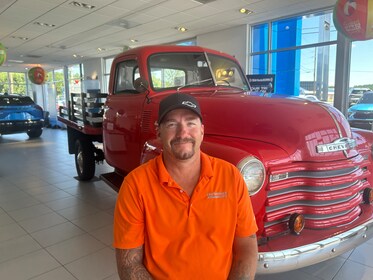 Staff member Bob B from ID_62295598d6e6