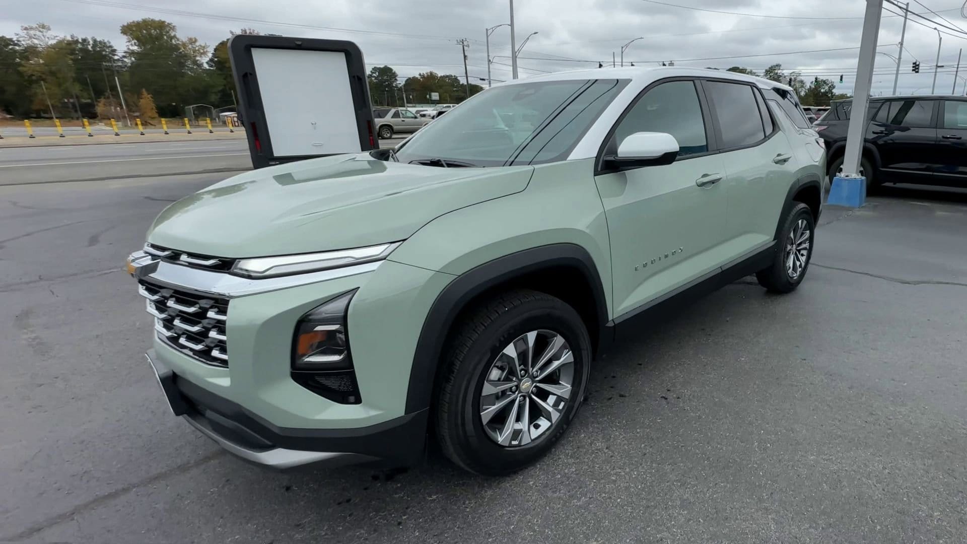 2026 Chevrolet Equinox LT - Photo 4