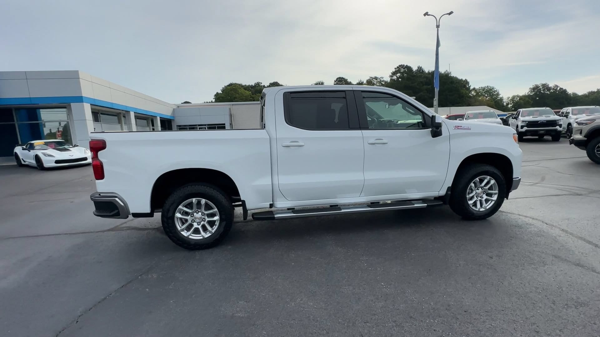 2026 Chevrolet Silverado 1500 LT - Photo 8