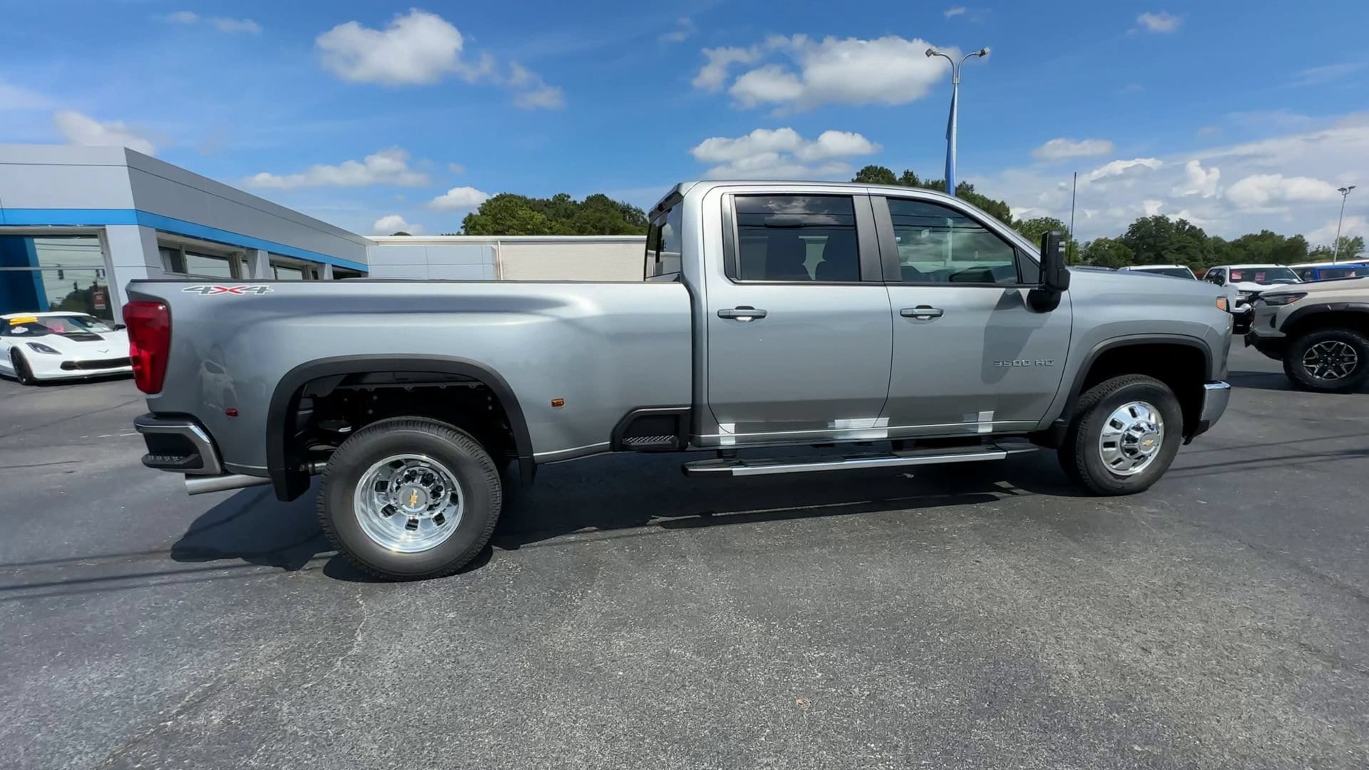 2026 Chevrolet Silverado 3500 HD LT - Photo 9
