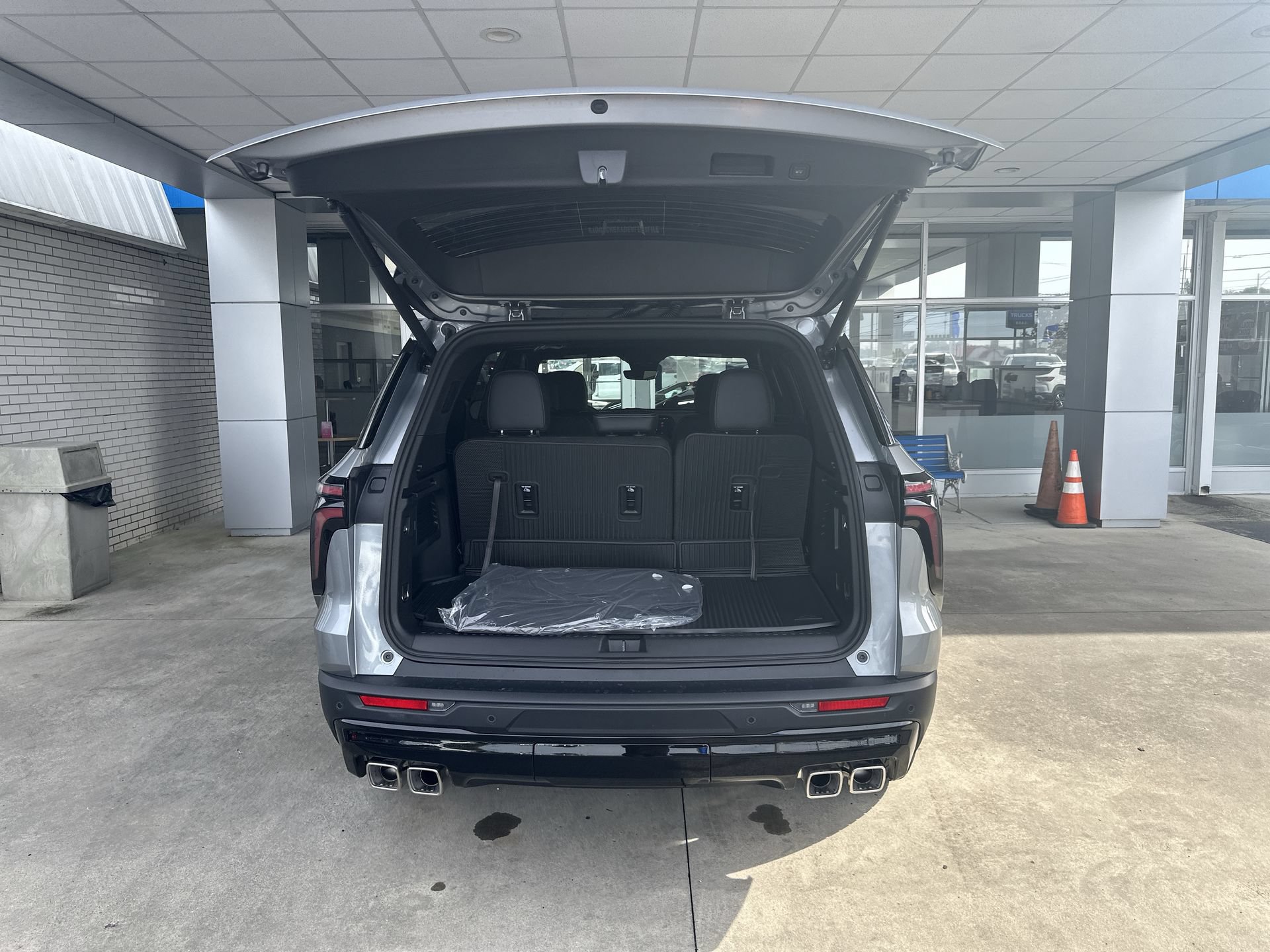 2027 Chevrolet Traverse LT - Photo 25