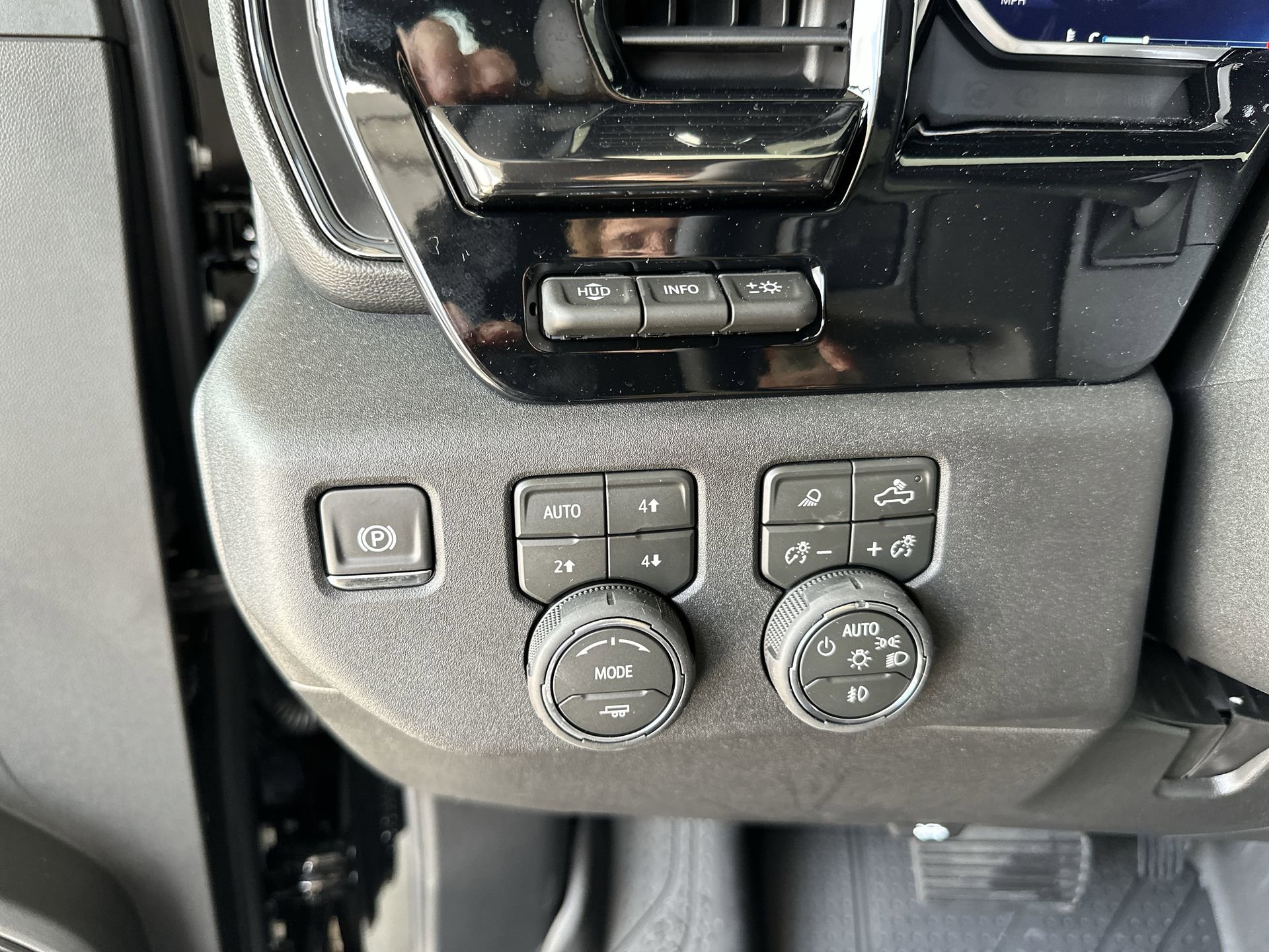 2026 Chevrolet Silverado 2500 HD ZR2 - Photo 18