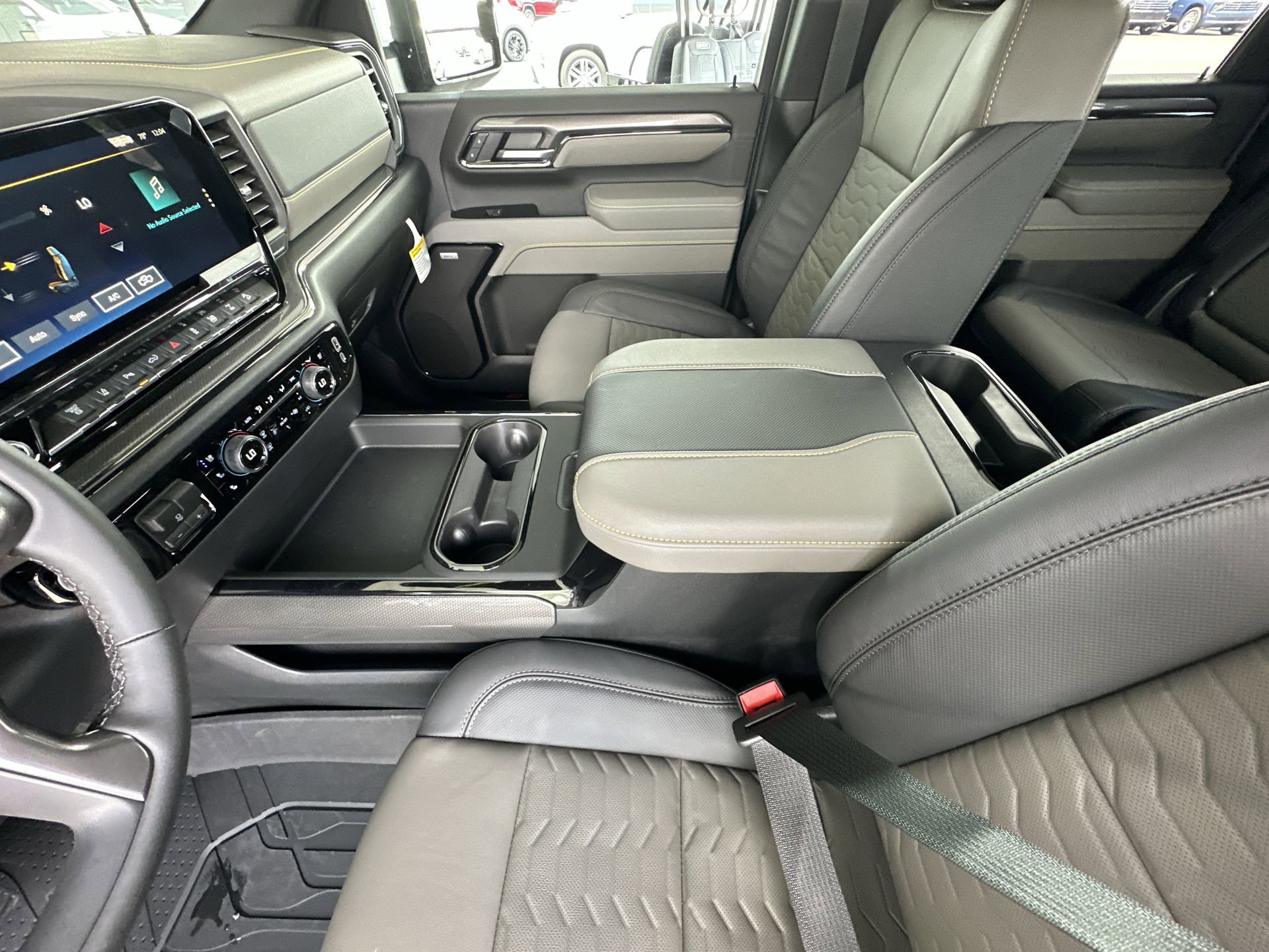 2026 Chevrolet Silverado 2500 HD ZR2 - Photo 37