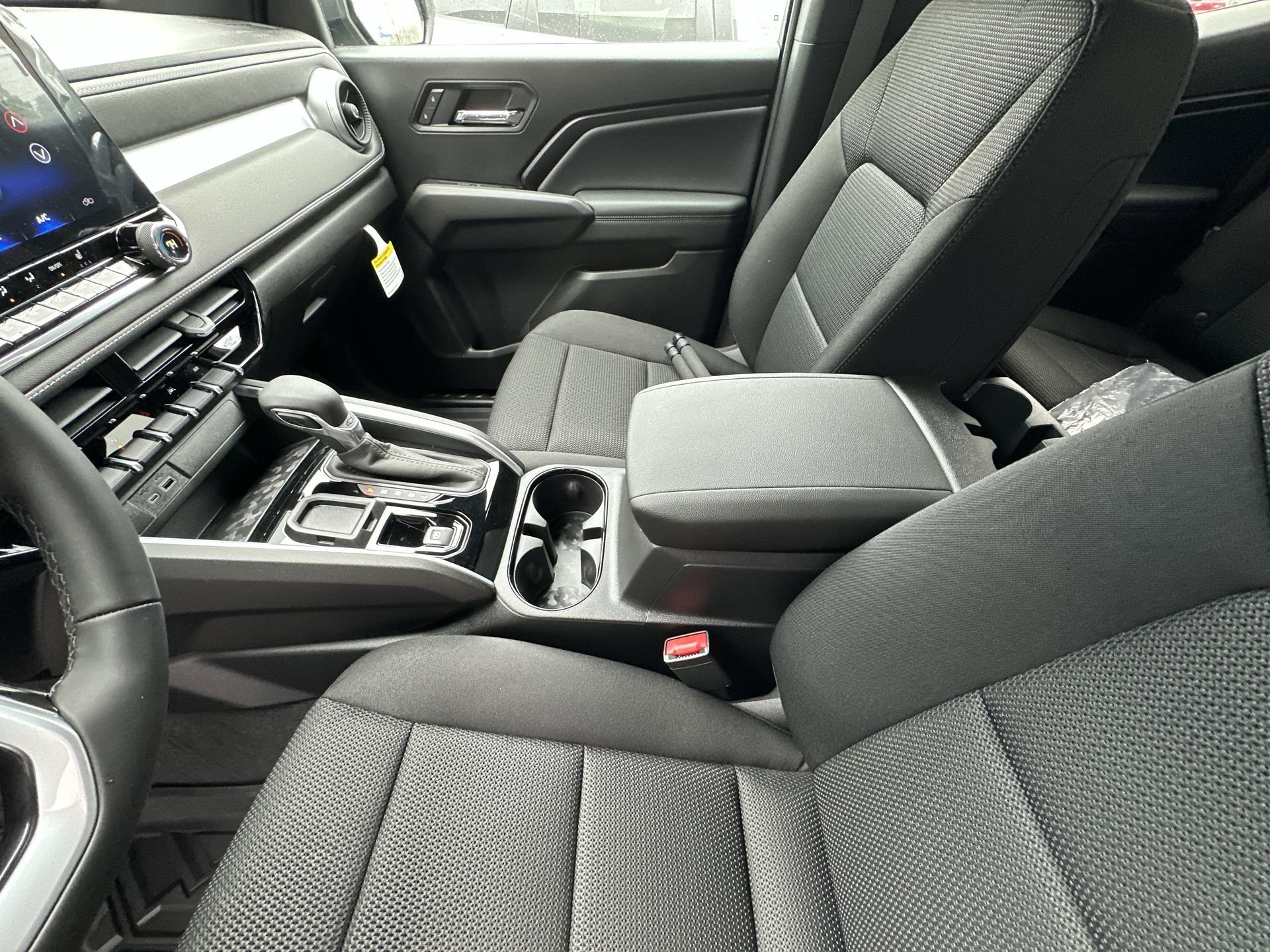2026 Chevrolet Colorado LT - Photo 32